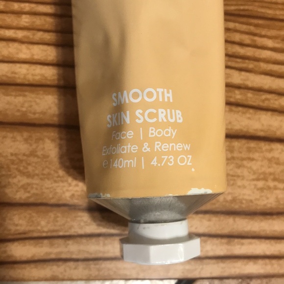 BANGN body SMOOTH SKIN SCRUB
Face And Body Exfoliator / Mask - Picture 5 of 6